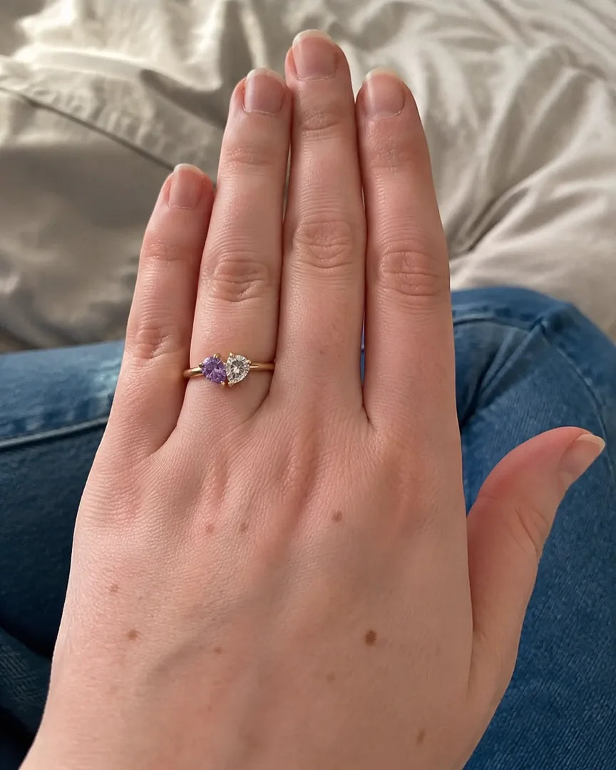 Cliente portant la bague Veria personnalisée