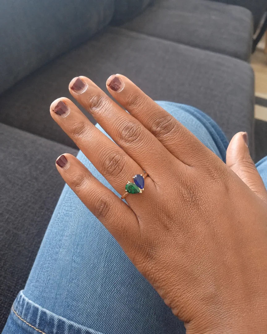 Cliente portant la bague Veria dorée